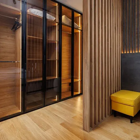 Pure Living Apartment W. Private Parking-3